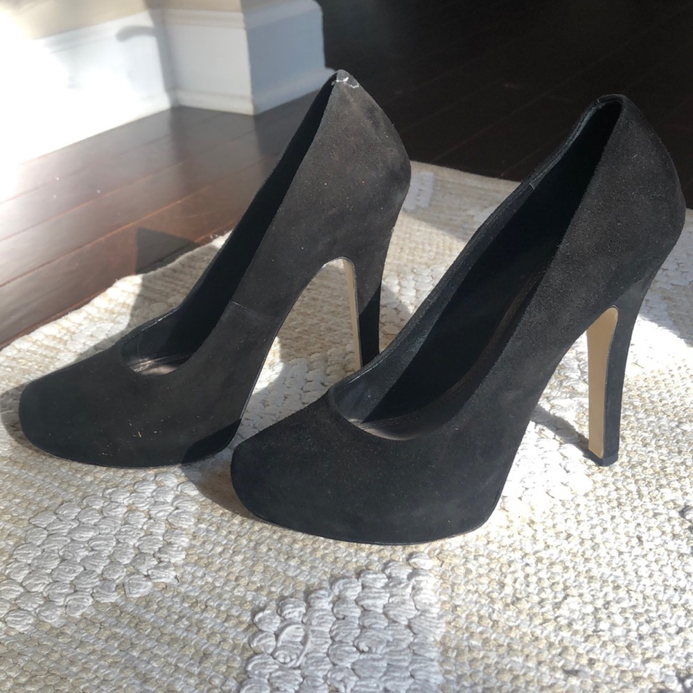 Baker size 7 black suede heels